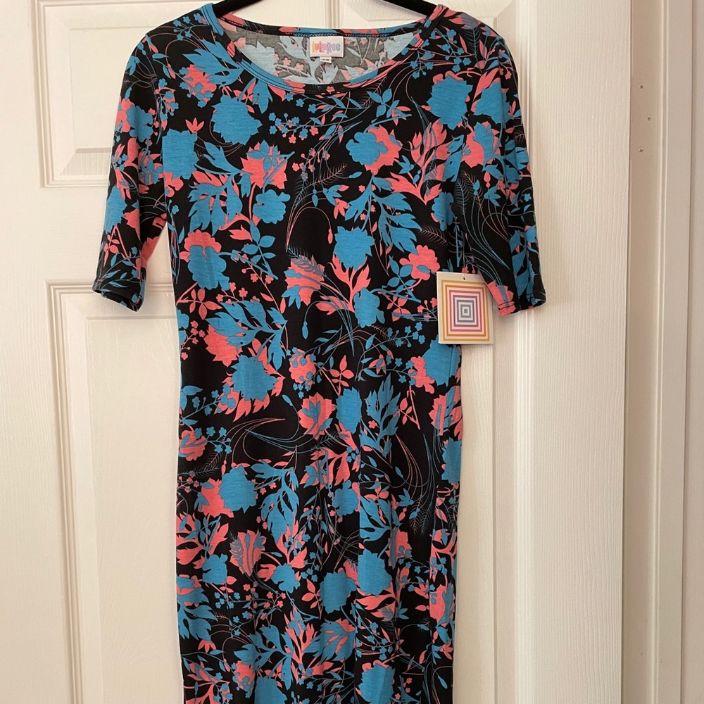 Beautiful floral patterned Lularoe Julia dress.